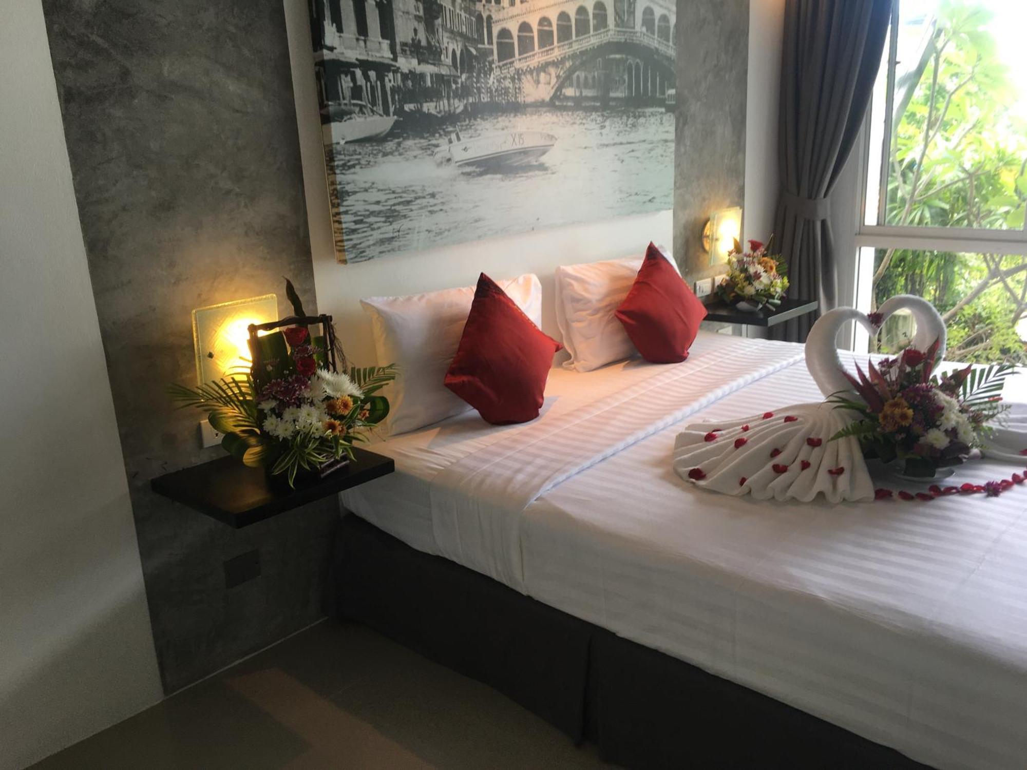 The Front Hotel And Apartments Patong Rom bilde