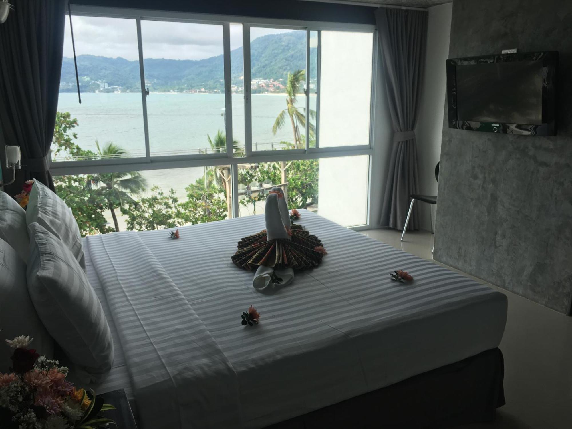 The Front Hotel And Apartments Patong Rom bilde